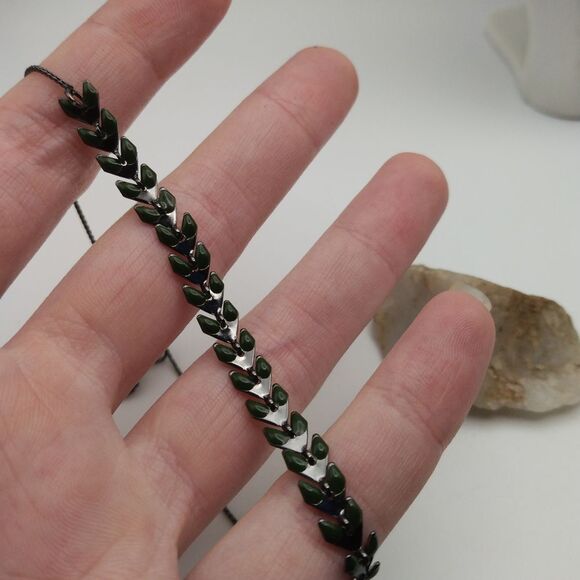 Adjustable anklet moss‎ vines